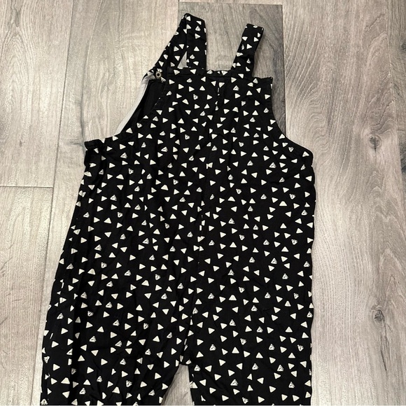 Chic Black and White Geometric Print one piece Overalls - Picture 6 of 15